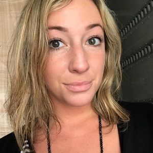 Meet your Posher, Caitlin